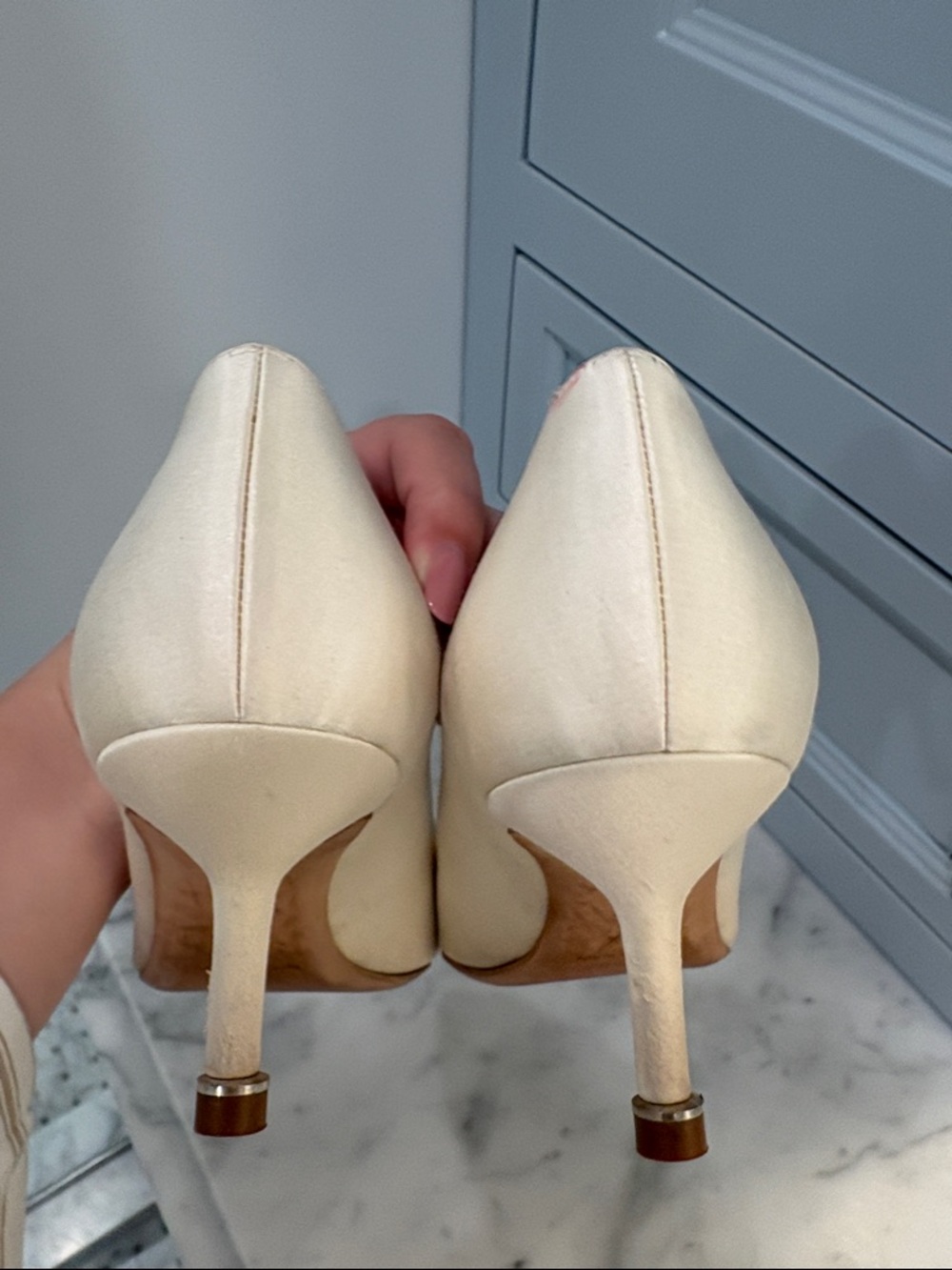 Manolo Blahnik HANGISI BRIDE 50 Ivory Satin with Blue Buckle Size 38.5 - Picture 8 of 8